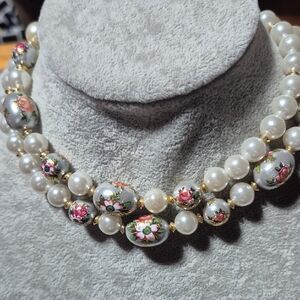 Elegant Pearl and Floral Beaded Necklace